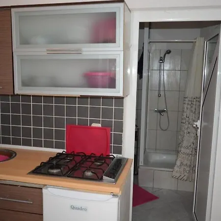 דירה In With Balcony, Air Conditioning, Wi-fi