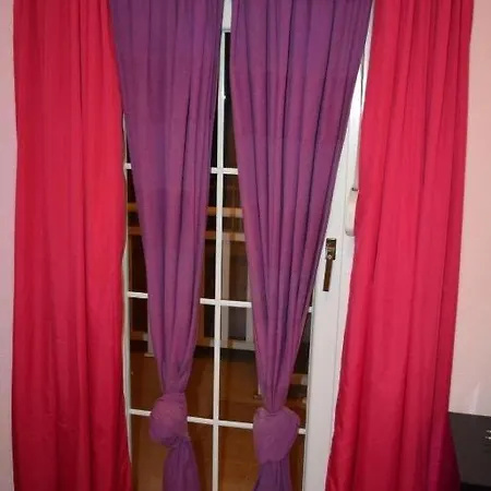 דירה In With Balcony, Air Conditioning, Wi-fi ורסי