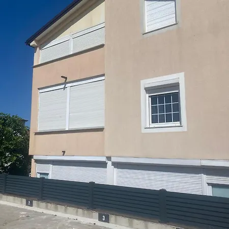 In With Balcony, Air Conditioning, Wi-fi ורסי