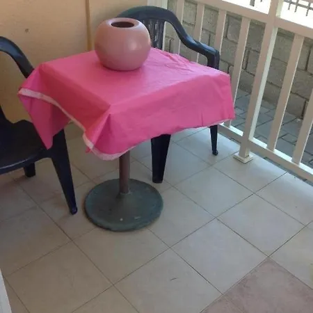 Apartment In With Balcony, Air Conditioning, Wi-fi Vrsi