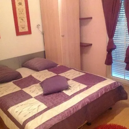 In With Balcony, Air Conditioning, Wi-fi Apartment *
