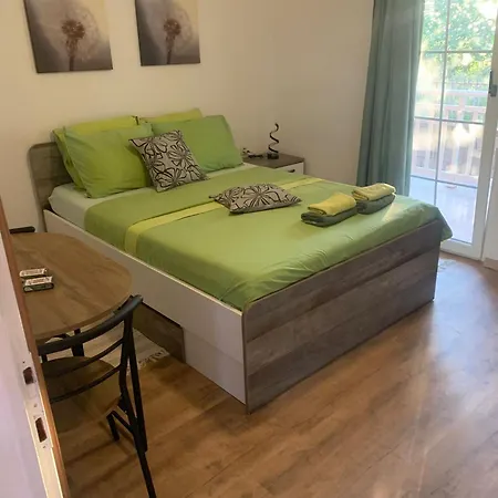 Apartament In With Balcony, Air Conditioning, Wi-fi Vrsi